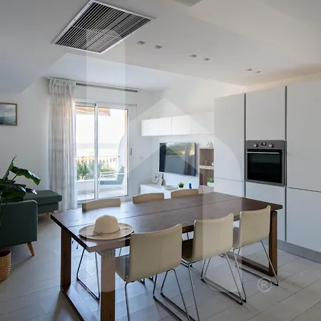Διαμέρισμα Homiday - Olimpo Fronte Mare Luxury *