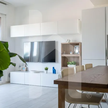 Διαμέρισμα Homiday - Olimpo Fronte Mare Luxury